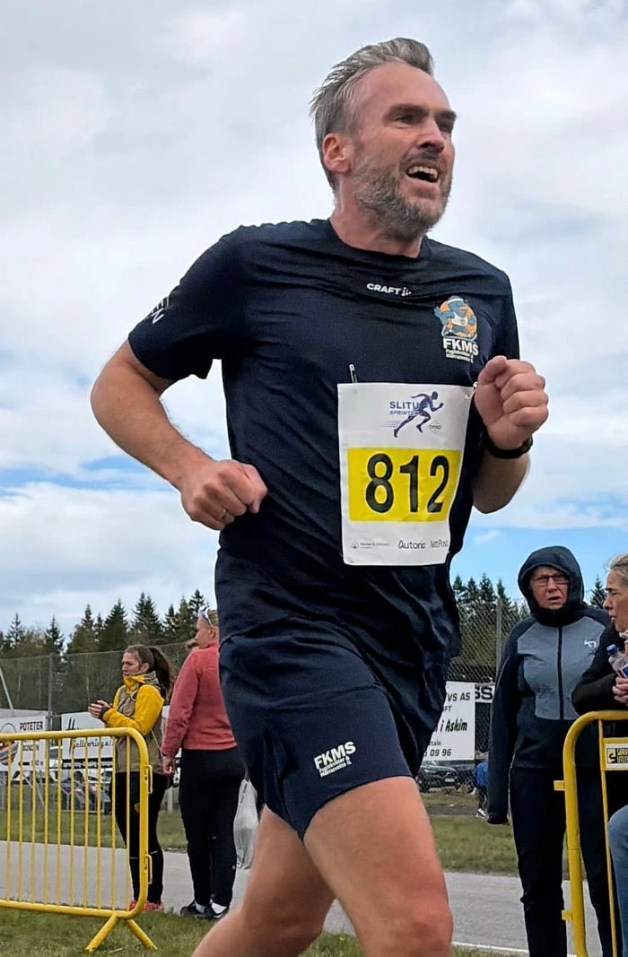 FKMS-løper på vei mot mål på Slitusprinten