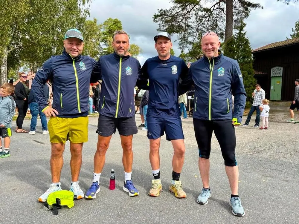 Henrik, Are, Robin og Espen i nye FKMS-jakker etter Duttebuløpet